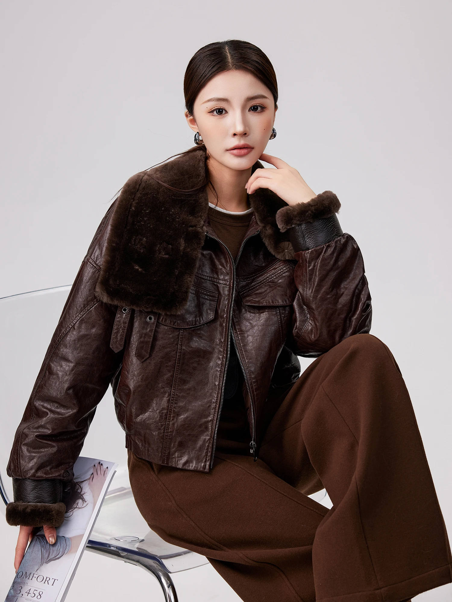 

Женская куртка из овчины с 90% гусиным пухом, с меховым воротником, отделкой из натуральной кожи, повседневная, свободного кроя, на молнии