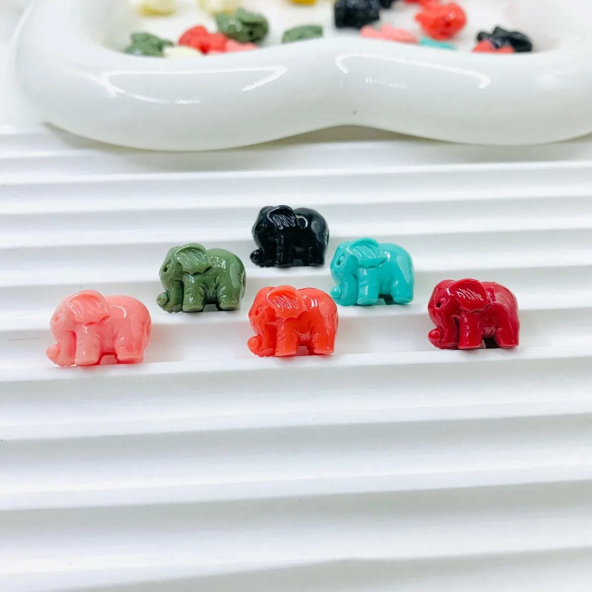 DW22 10Pcs Polychrome Mini Little Elephant Bead Crafts Cute Charms Spacer Jewelry Beads for Jewelry Making DIY Necklace Gift