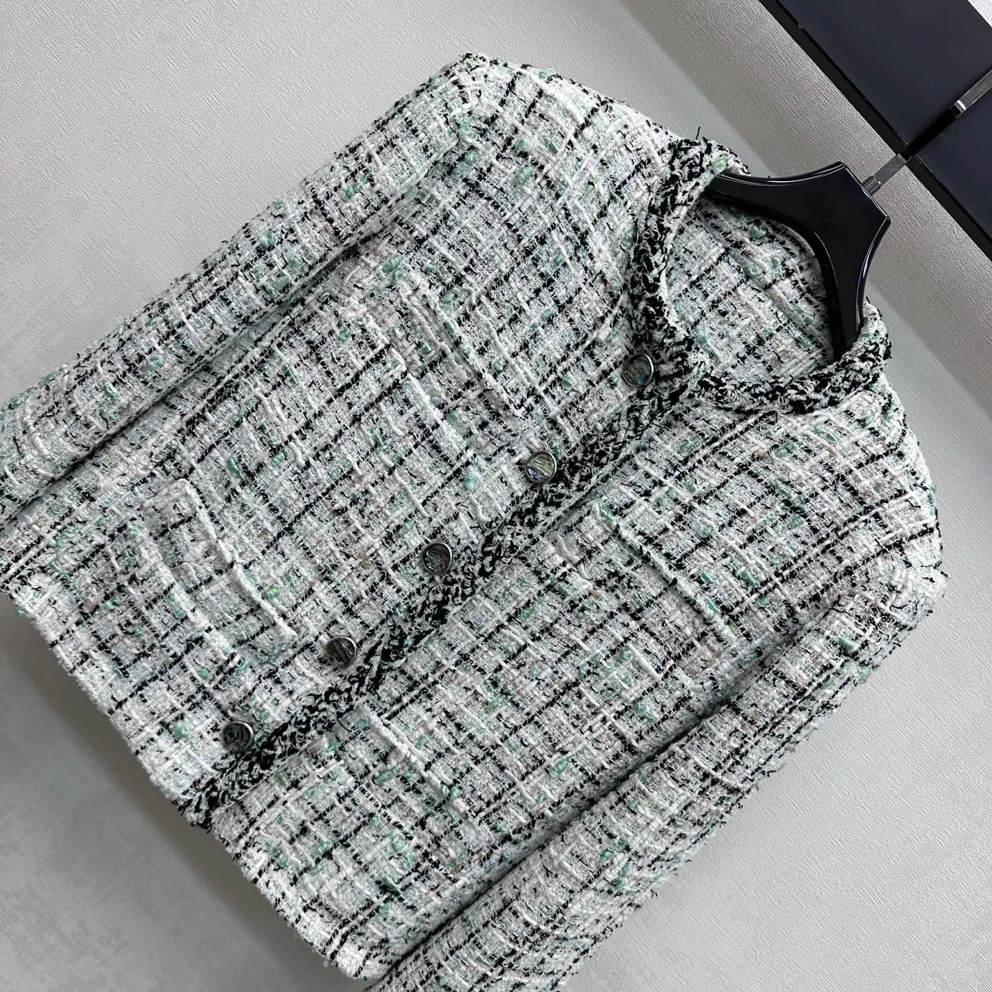 026 New Colorful Woven Jacket  Mixed-color tweed material  Edged with contrasting colored woven trim  Round-neck casual jacket