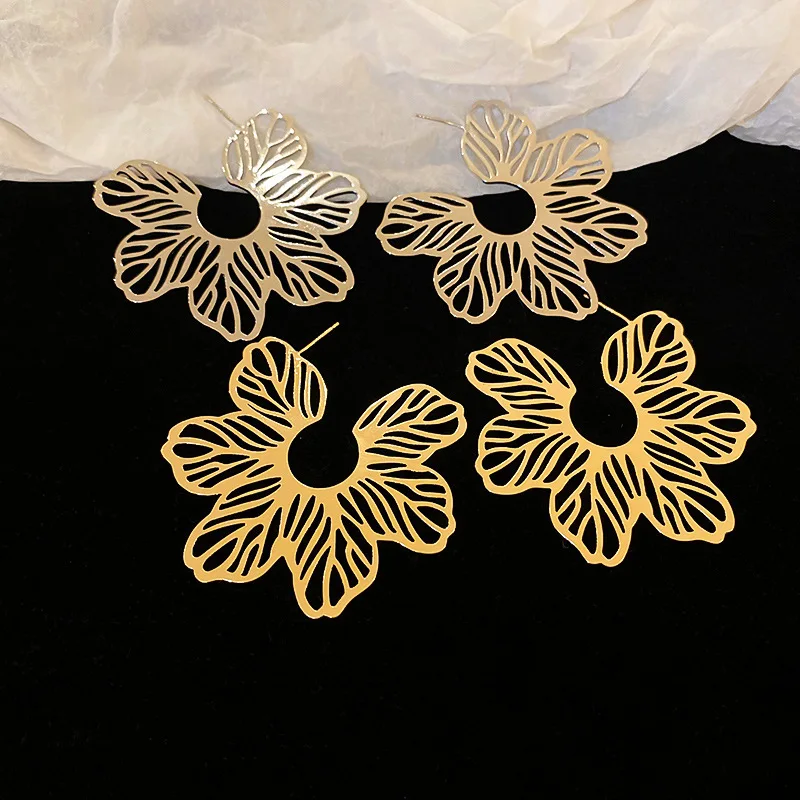 

Floral Openwork Silver Stud Earrings Unique Minimalist Luxury Niche Design Earrings Women's Earrings