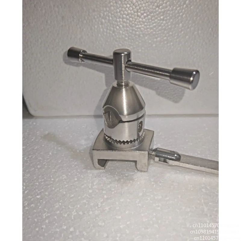 Surgical table accessories leg rest retainer, general fit style suitable for any operating table