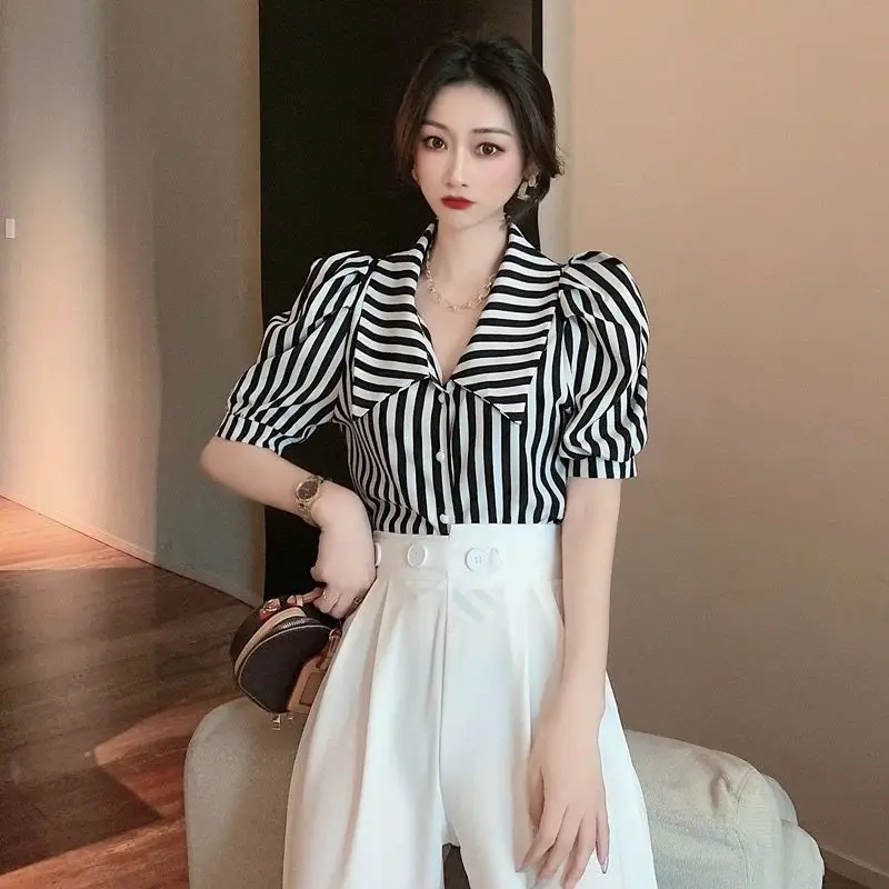 

Vintage Style Striped Pattern Puffed-Sleeve Short Sleeve Blouse Female Summer Season Latest Chic Distinctive Relaxed Flattering