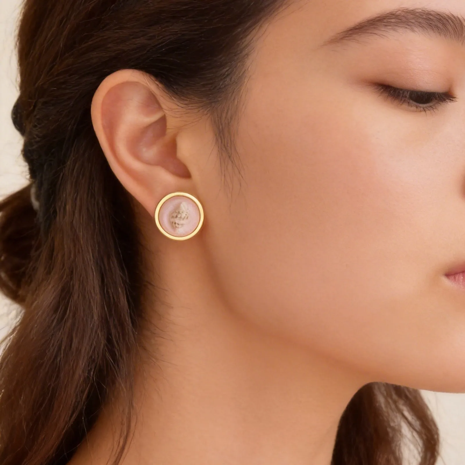 Pink Resin Conch Earrings for Women Stainless Steel French Conch Earrings Summer Holiday Dangle Jewelry Unique Gift