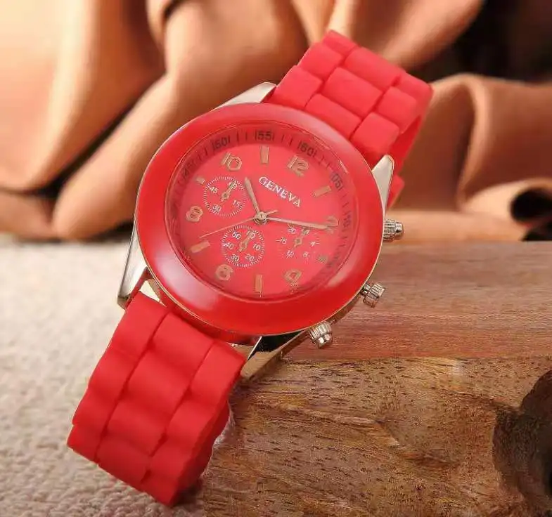 2023 nuovo semplice orologio al quarzo Casual di marca in silicone da donna orologi in Silicone di cristallo Relogio Feminino orologio da polso vendita calda