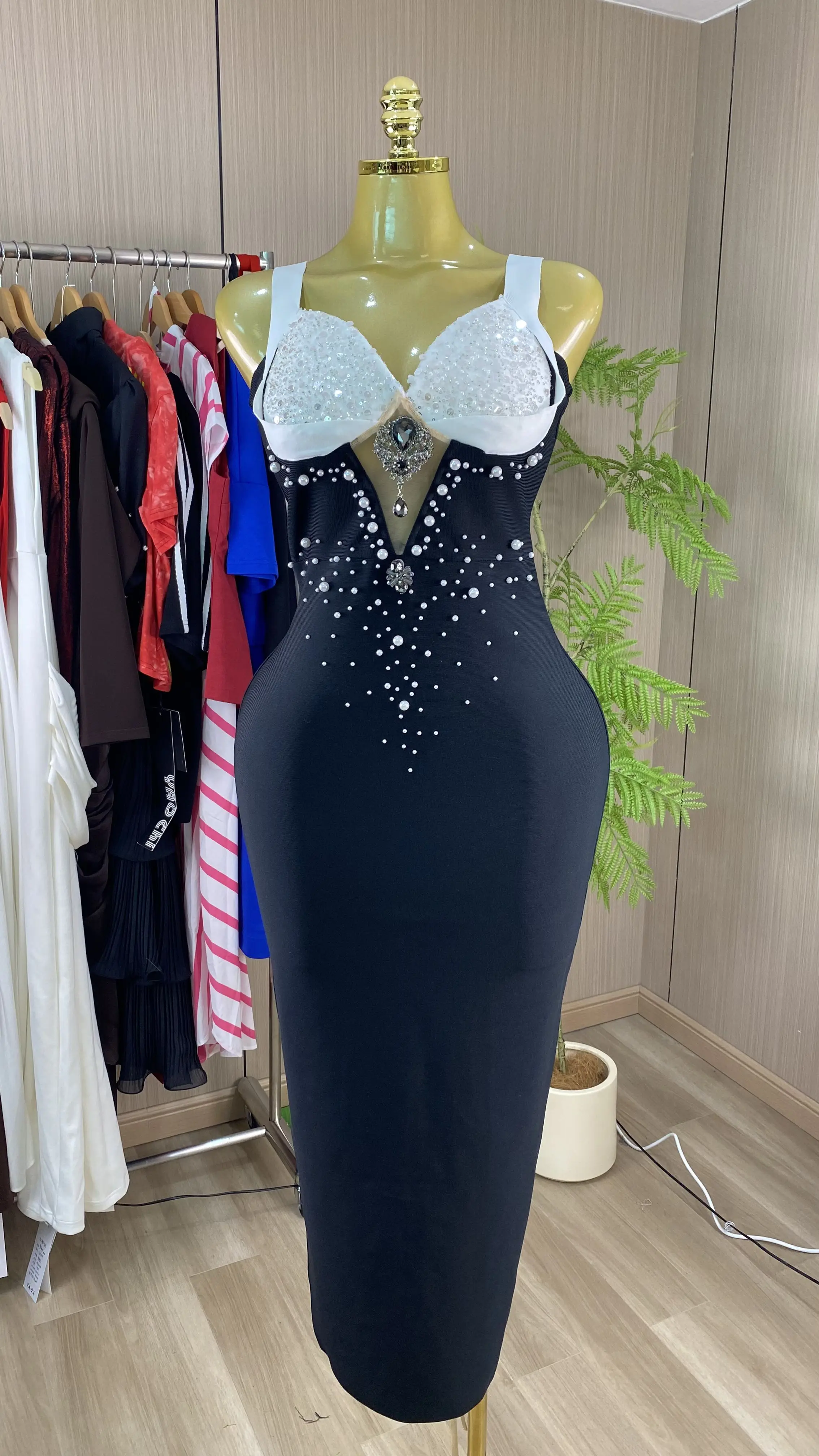 Elegant black rhinestone V-neck backless bodycon mini dress for winter evening wear.-GZXX888