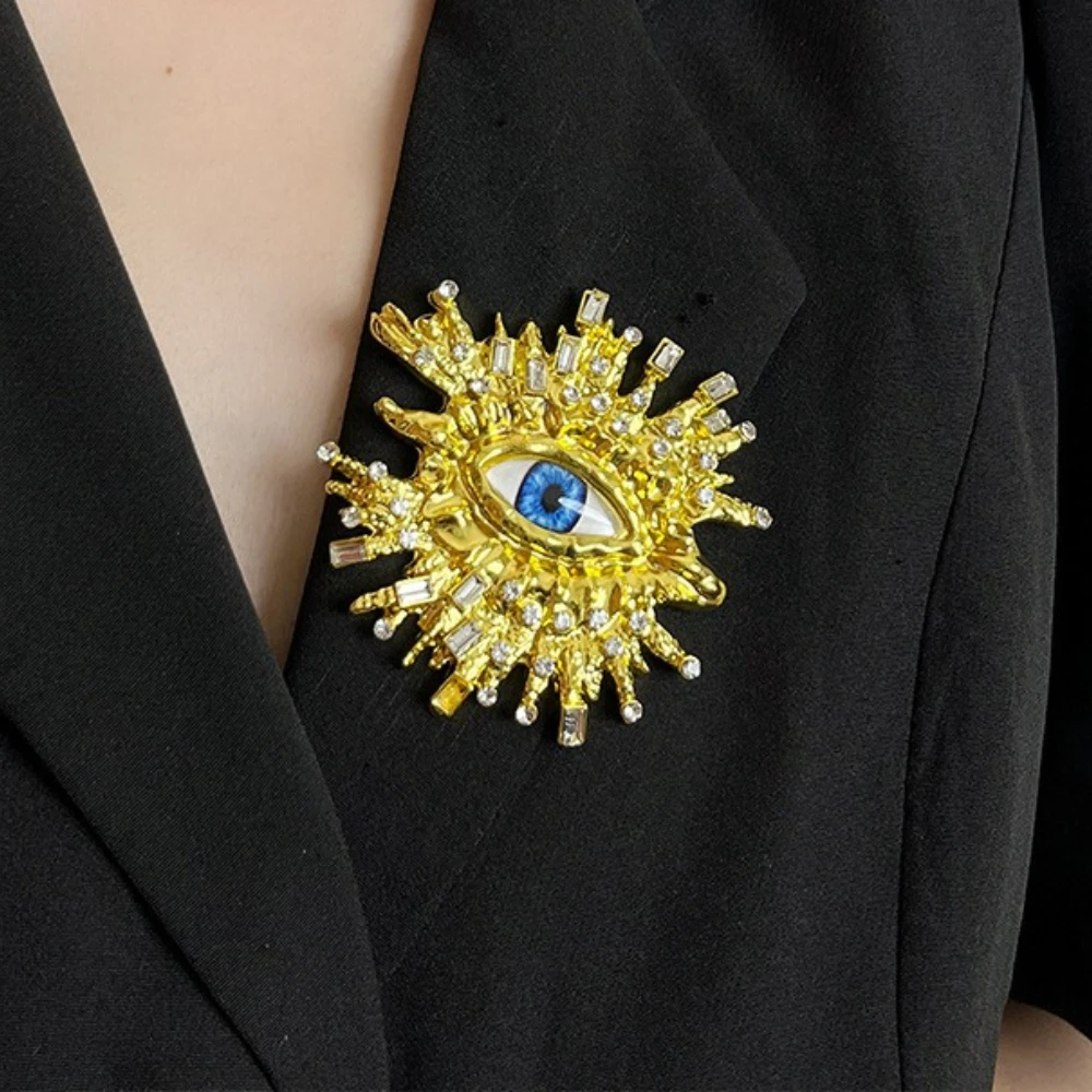 High End Crystal Eye Design Luxury Vintage Brooch Exquisite Badge Lapel Pins for Women Fashion Jewelry Accessory