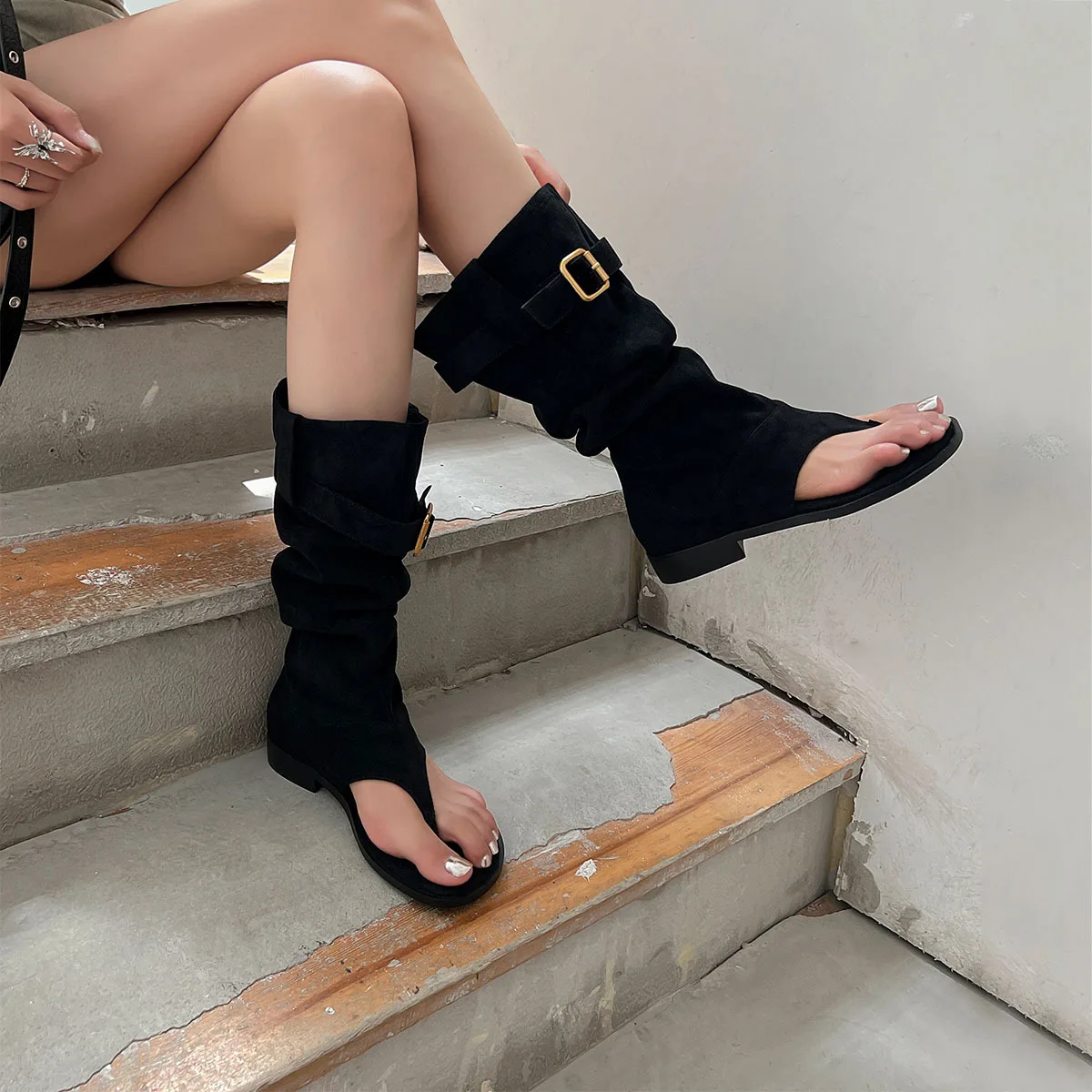 

Arden Furtado 2025 Summer Suede Pinch Toe Knee high boots Round toe slip-on Low heel Belt buckle Cool boots Large size