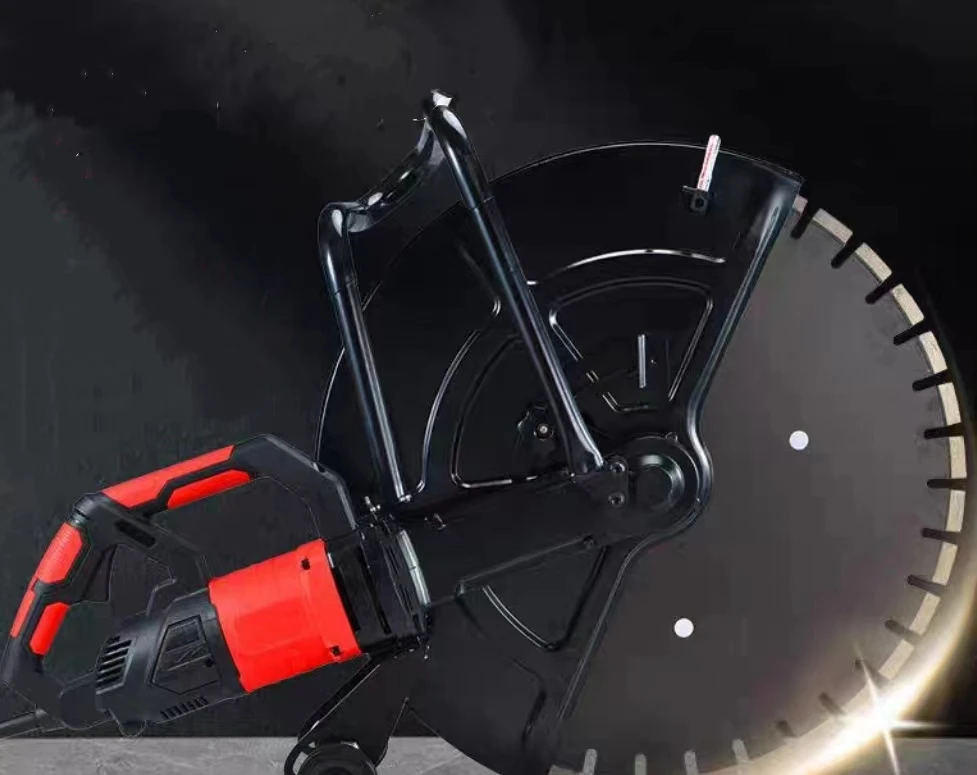 

Мощная машина для резки бетонных стен 6800 Вт, способная резать на глубину до 26 см