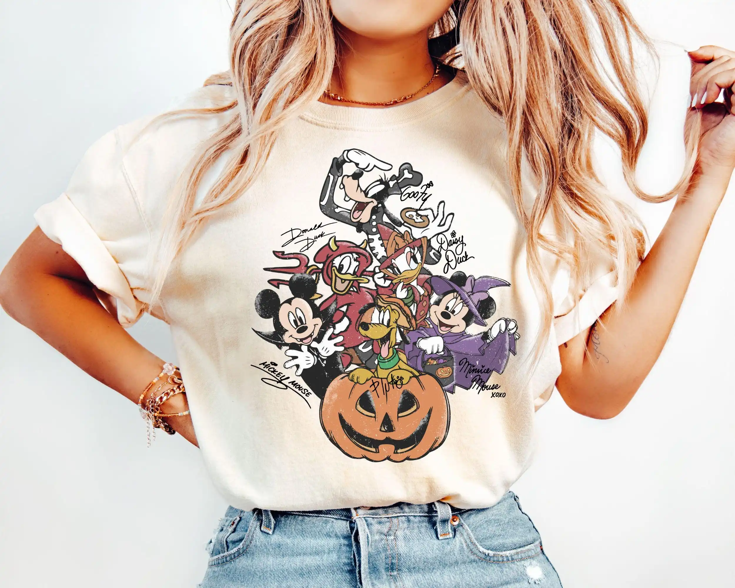 Camisa Vintage de ratón y amigos de Halloween, camisa feliz de Halloween, camiseta espeluznante de Disney, camiseta de mascarada de Halloween para truco o trato