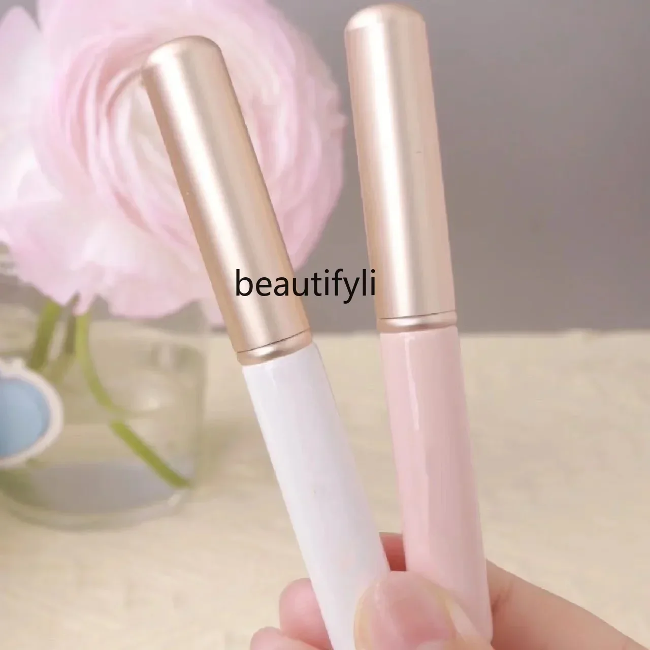 Lipstick brush, smudge concealer, portable belt, cover lip line, facelift, lip pencil, special makeup brush for fogging