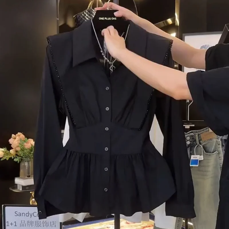 เสื้อเชิ้ตแขนยาวผู้หญิง คอลเลคชั่นฤดูใบไม้ผลิและฤดูใบไม้ร่วง ปี 2025 ดีไซน์ใหม่ ปกโปโลติดกระดุม แฟชั่นทันสมัย สไตล์อเนกประสงค์ ให้ลุคดูดีมีระดับ