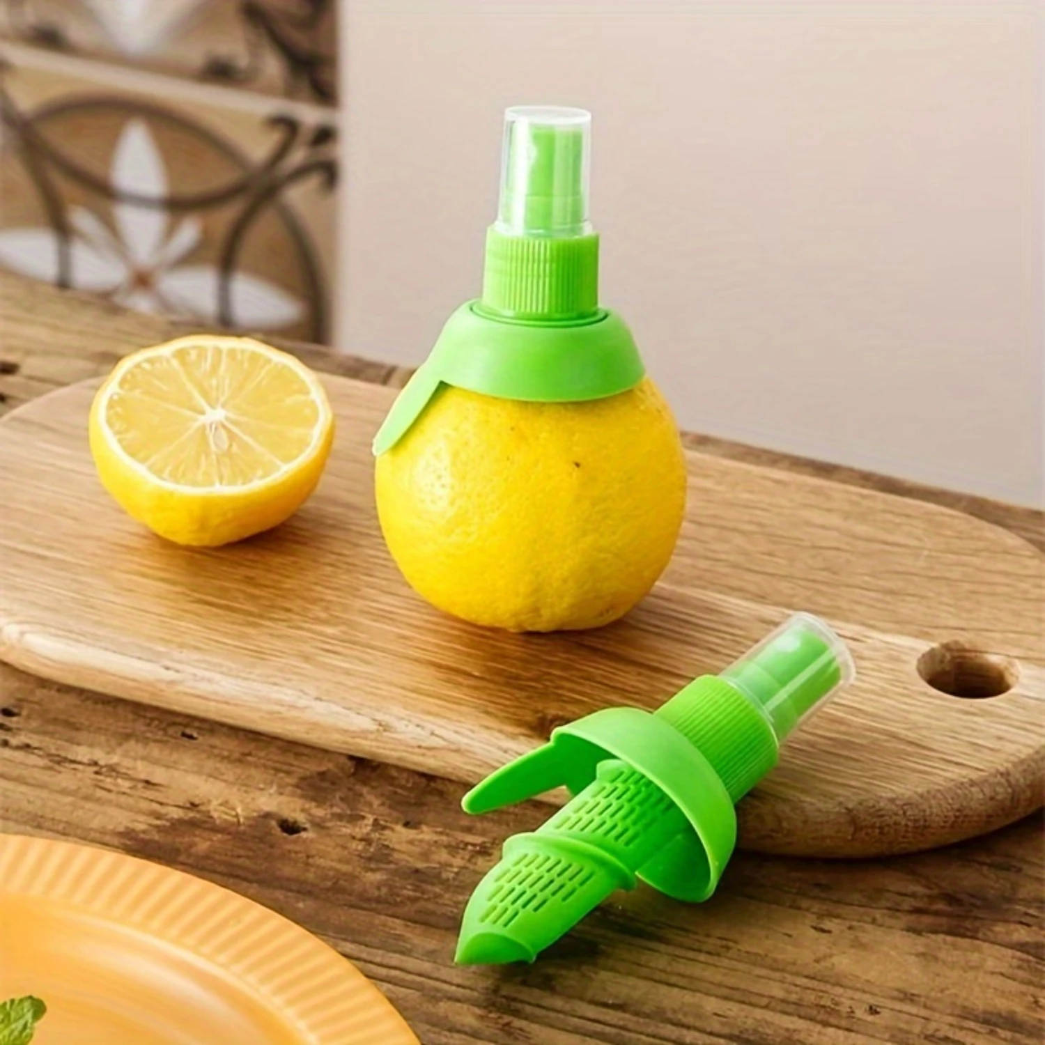 1pc Mini Creative Lemon Juicer - Manual Fruit Sprayer with Easy Squeeze Design, Green Plastic , Perfect for Juicing Oranges, Lem