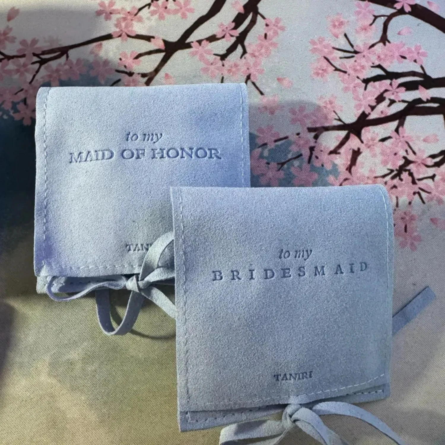 

50 шт., серьги с принтом логотипа, ожерелье, мешочек для ювелирных изделий из микрофибры с лентой, конверт, подарочные упаковочные пакеты