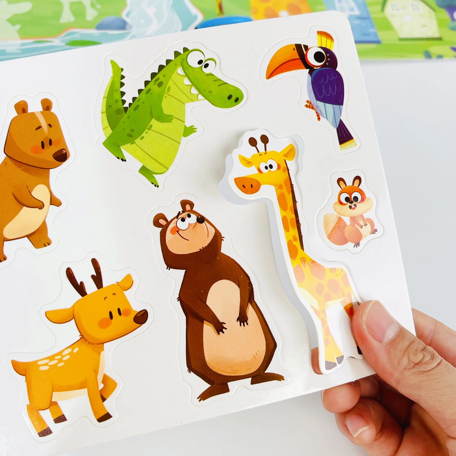 Children's Early Education Interactive Busy Book, Reusable Traffic-Themed Quiet Book, Montessori Educational Cognitive Shape and Color Matching Puzzle Game, DIY Interactive Toy to Develop Hands-On Skills, Suitable as a Holiday Gift for Children Aged 3 and Above