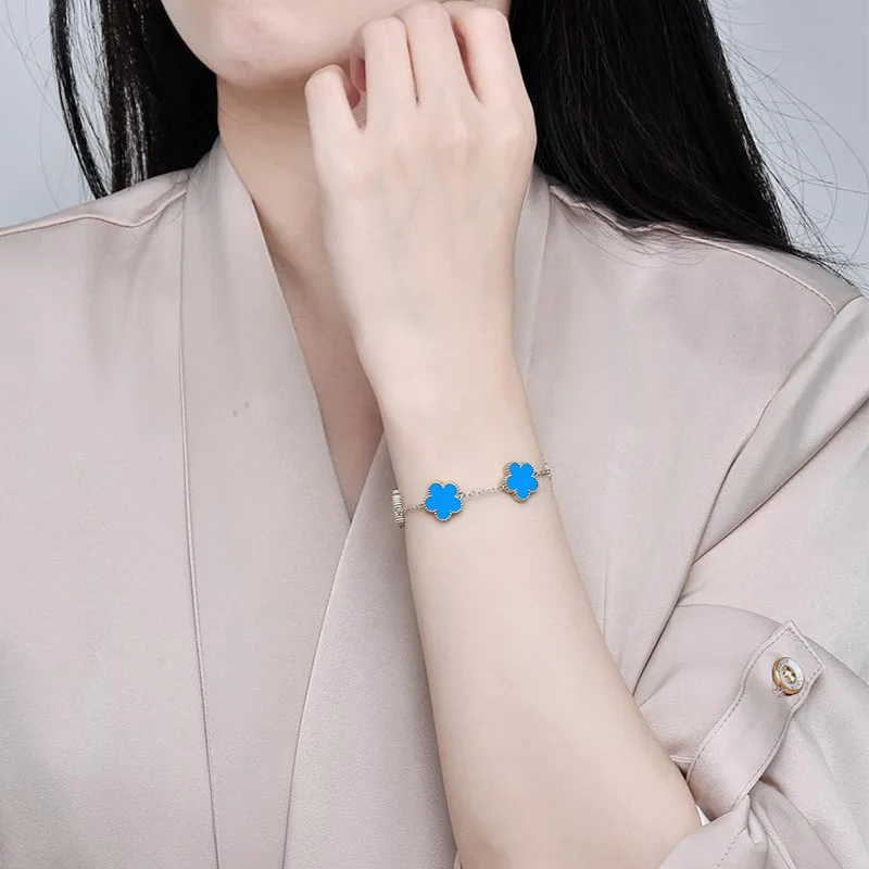 Nueva flor de cinco hojas de la suerte chapada en plata, joyería de trébol, pulsera de acero inoxidable, accesorios exquisitos para fiesta, regalo