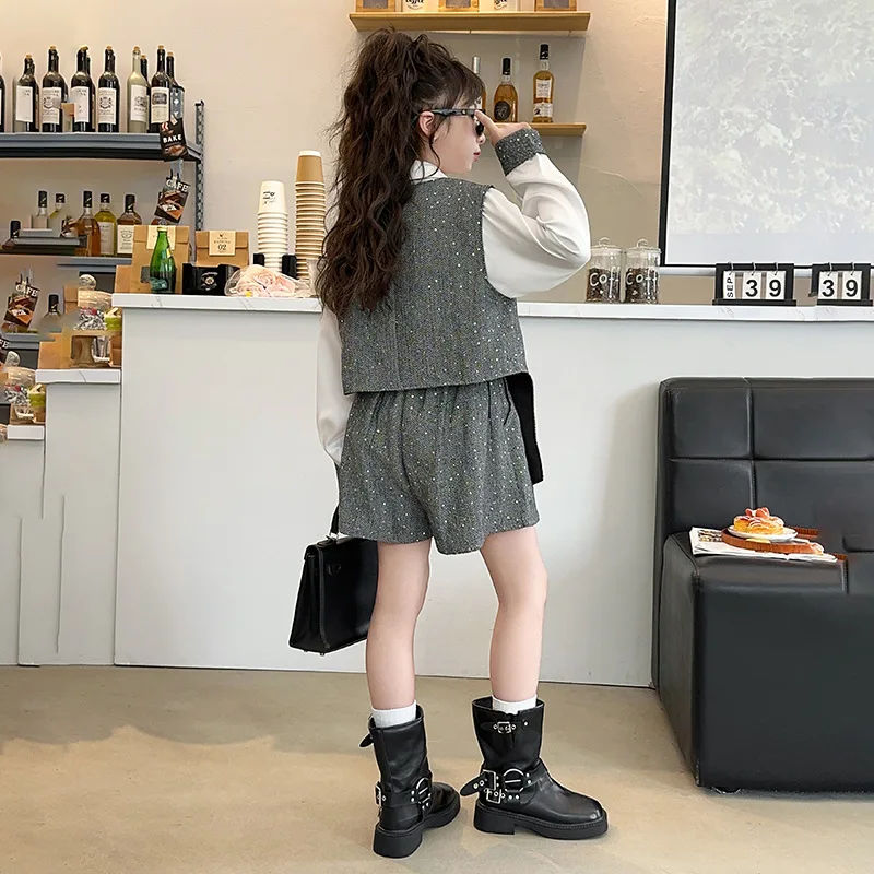 

Girls Suits 2024 Autumn New Childrens Clothes Girls Baby Style Long-sleeved Shirt Vest Shorts Three-piece Set Casual Simple