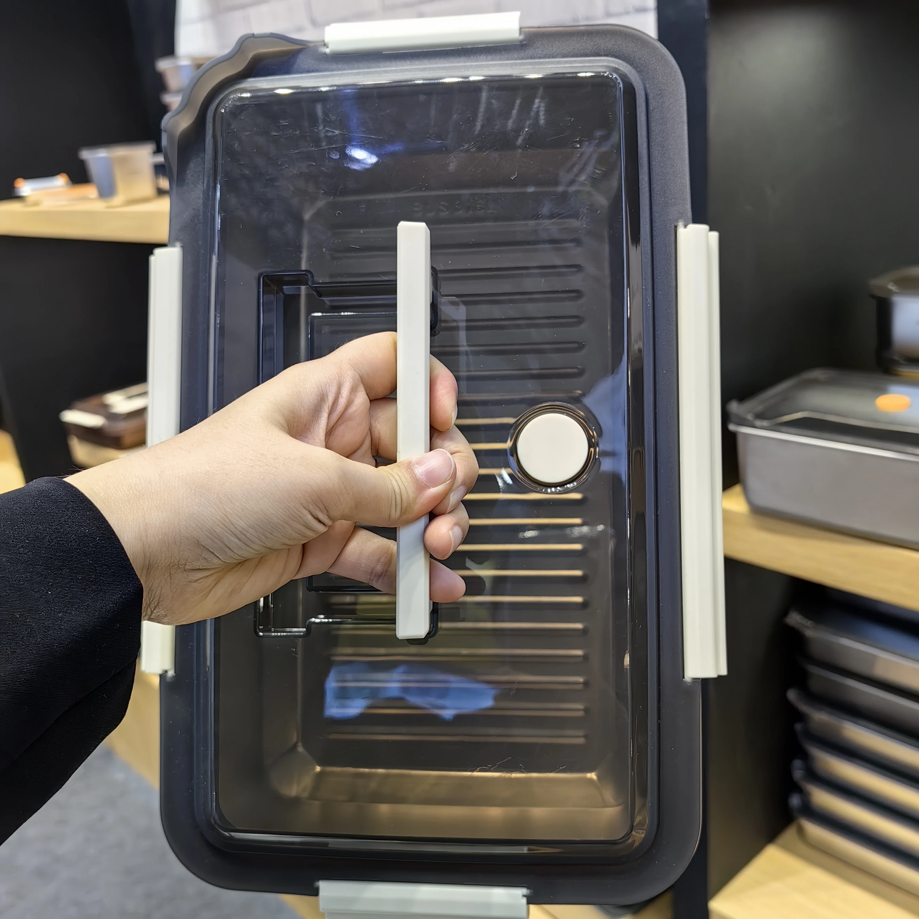 

New Large Capacity 5/7L Stainless Steel Crisper with Handle Sealed Portable Kitchen Refrigerator Storage Box