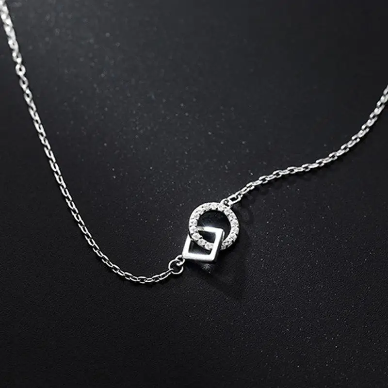 Minimalist And Unique Design Interlocking Round And Square Necklace For Women Minimalist And Understated Geometric Clavicle