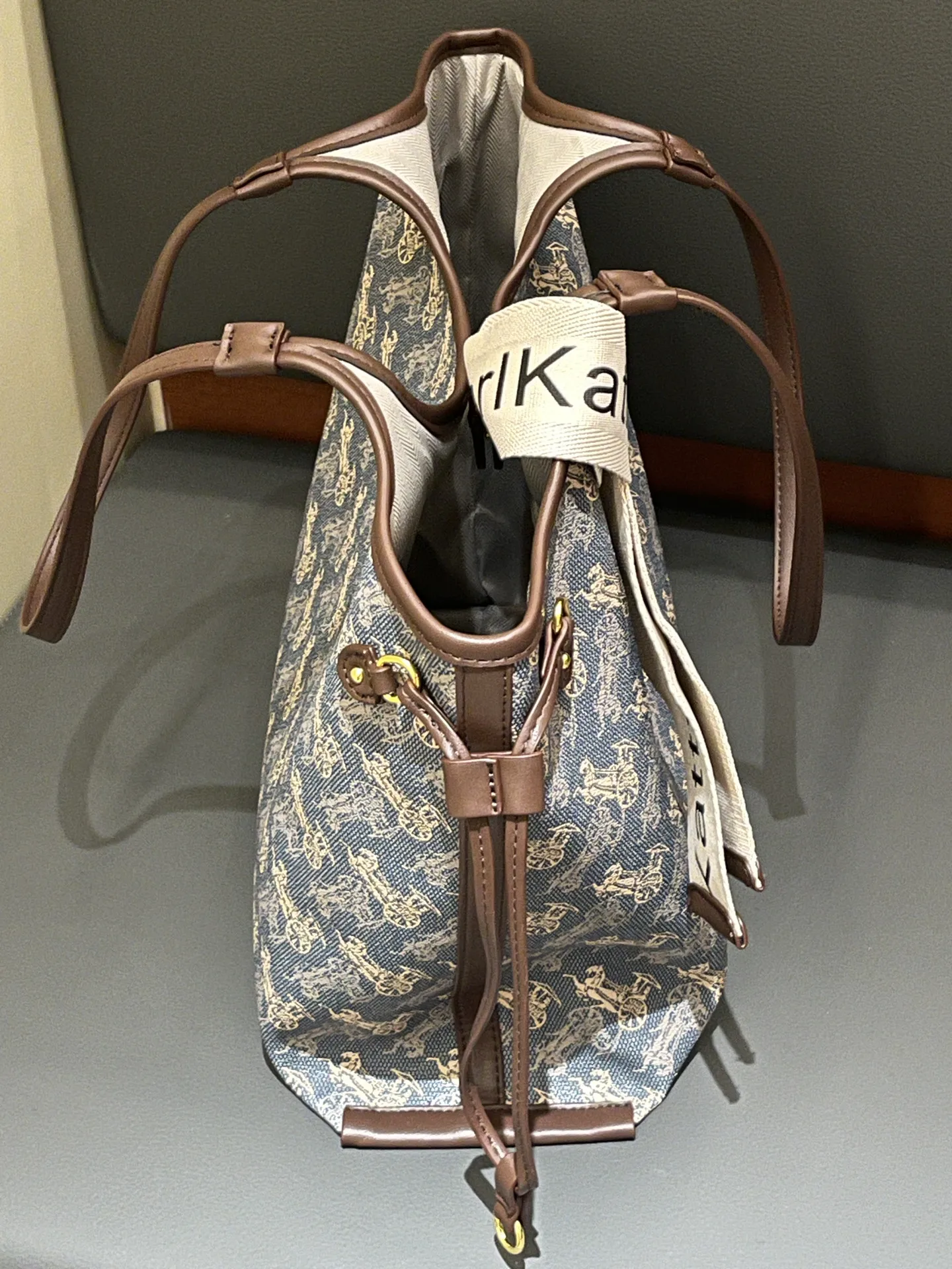 amiciyah-women's-fashion-retro-carriage-print-tote-bag-2026-new-commuter-versatile-handheld-single-shoulder-bag-leather