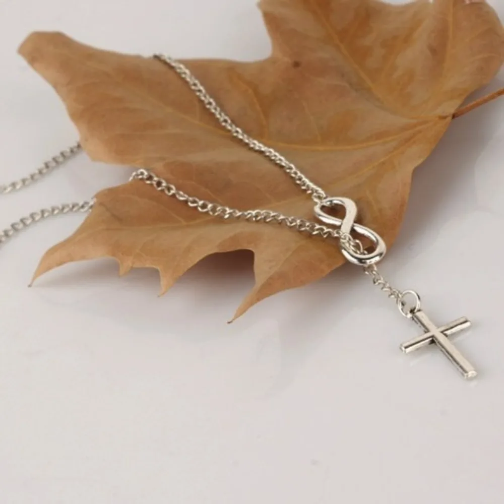 1 Infinity Symbol Pendant Necklace with Double Pendants, a Cool-Toned Minimalist Luxury Necklace, Suitable for Both Men and Women, Perfect for Commuting, Casual Wear, Dating, and Other Occasions, Ideal as a Holiday Gift, Birthday, Valentine's Day, or Anniversary Present