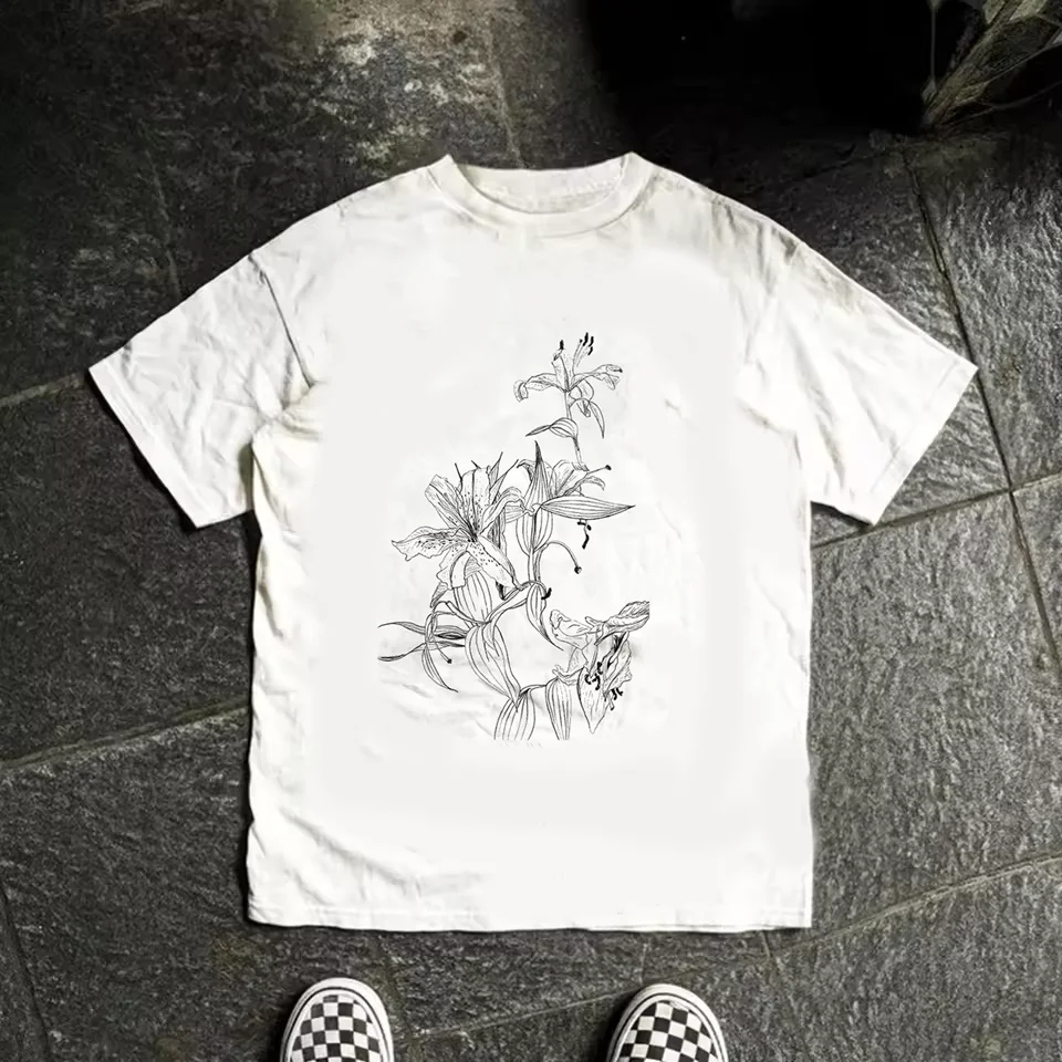 Line Art: Fresh, Preppy Style Short-sleeved T-shirt with Iris Flower Pattern (retro Design)women Clothing Fashion Personality