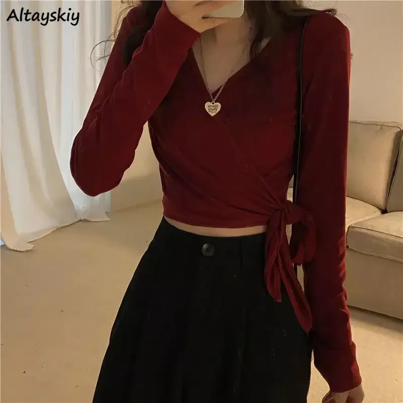 Seksowne t-shirty damskie z dekoltem w serek Slim Burgundy Wiosna Lato Odporne na słońce Moda Koreański styl Przycięte topy Codzienne Ins Hot Girls