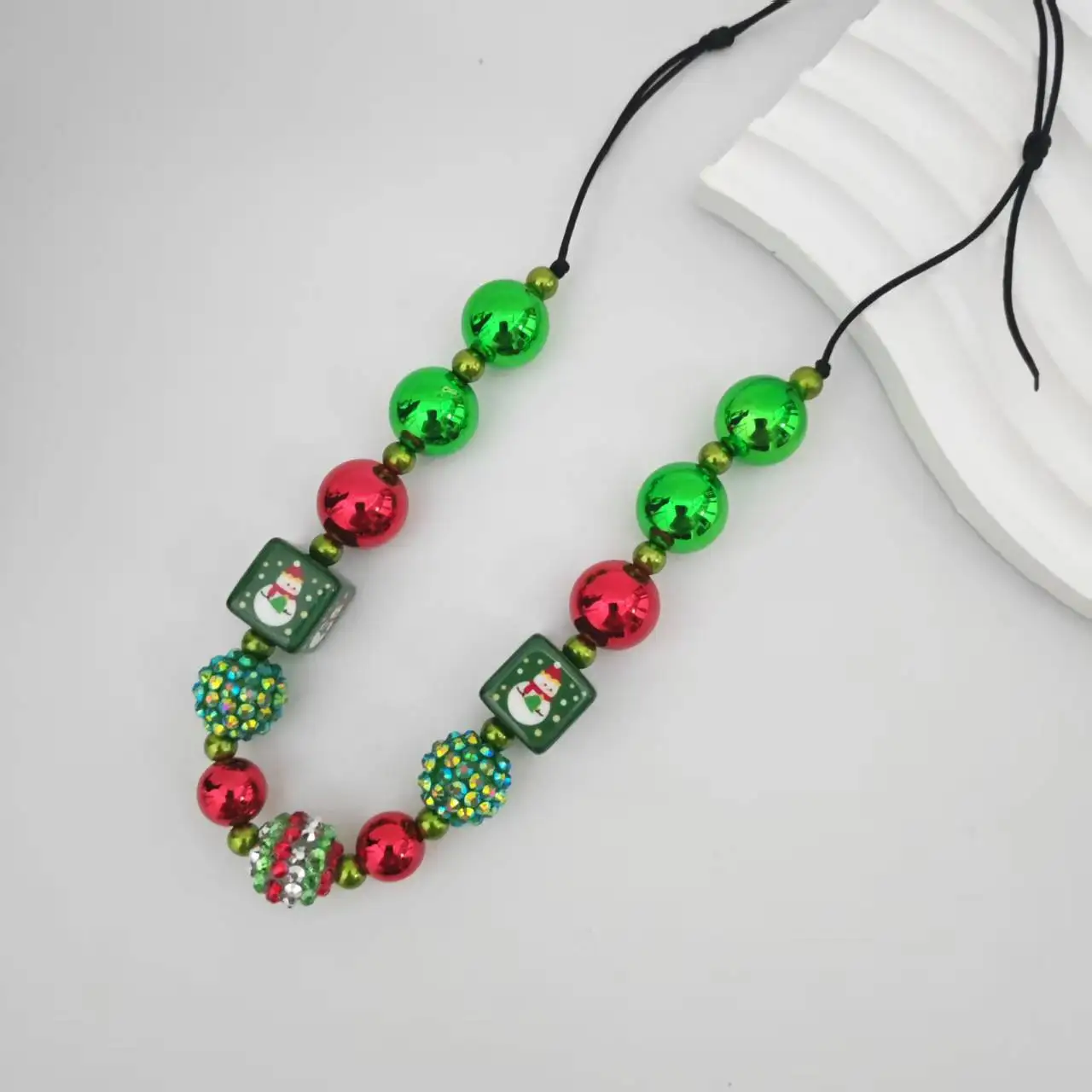 Rote und grüne glänzende Perlen Halskette Schneemann Design Winter Urlaub Schmuck Kinder Weihnachten handgemachte Halskette Geschenke