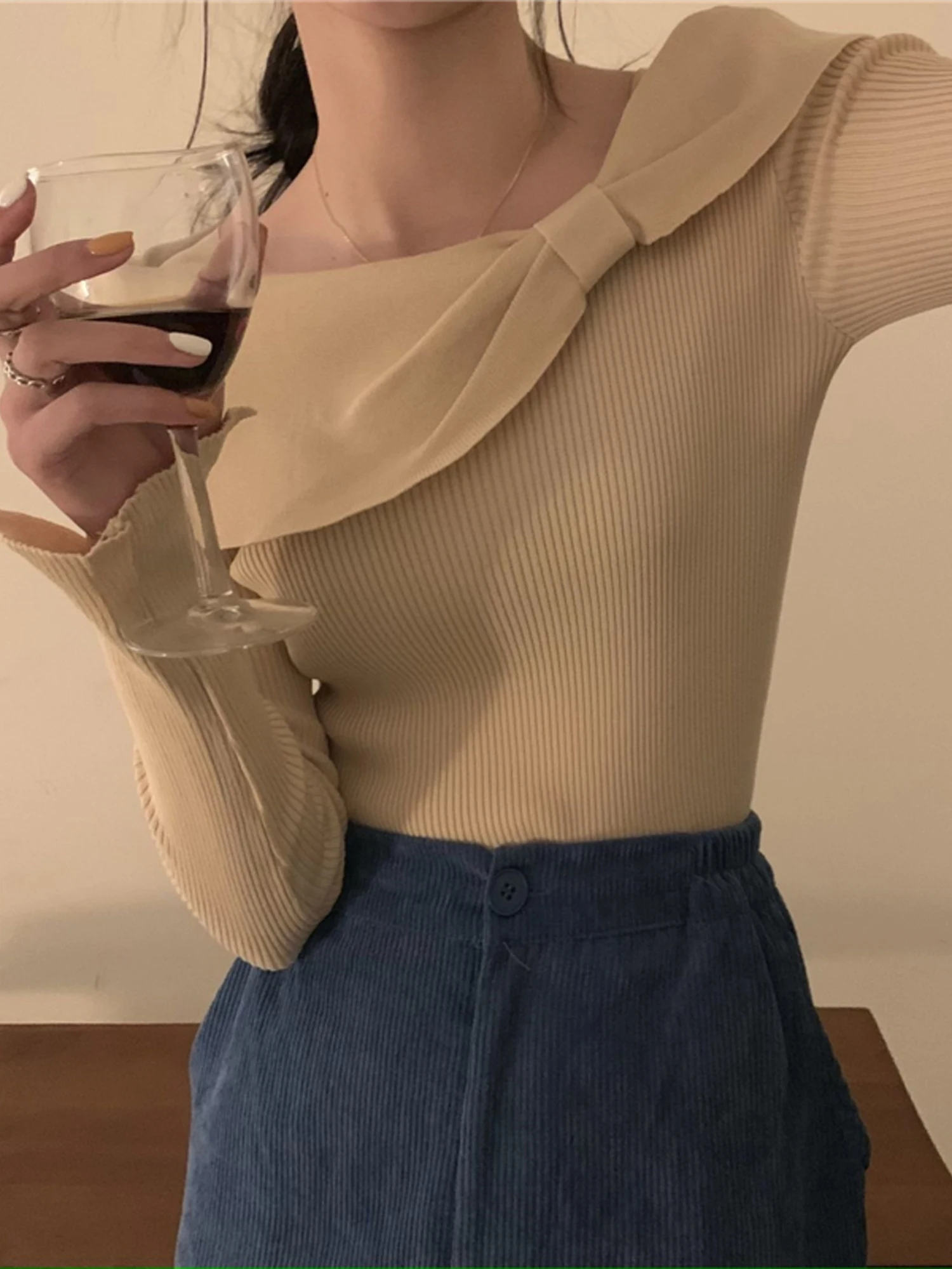 Red  Knot Base Shirt Women's Autumn Winter High-End Sensation Clavicle Exposure Knitted Top Unique And Exquisite Top