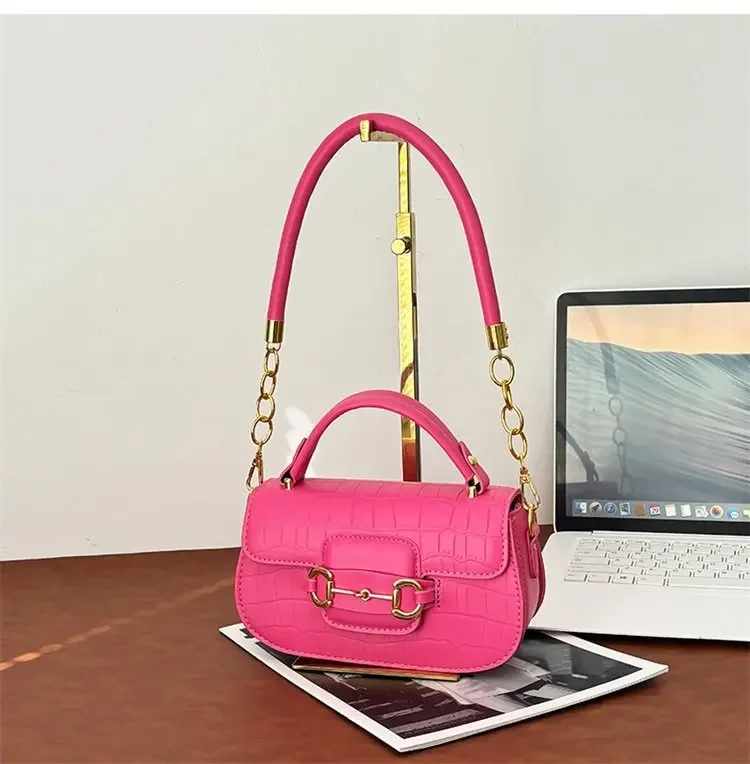 

2025 New! Premium Women's Saddle Bag – Light Luxury Court Style, Fashionable Texture Small Square Messenger