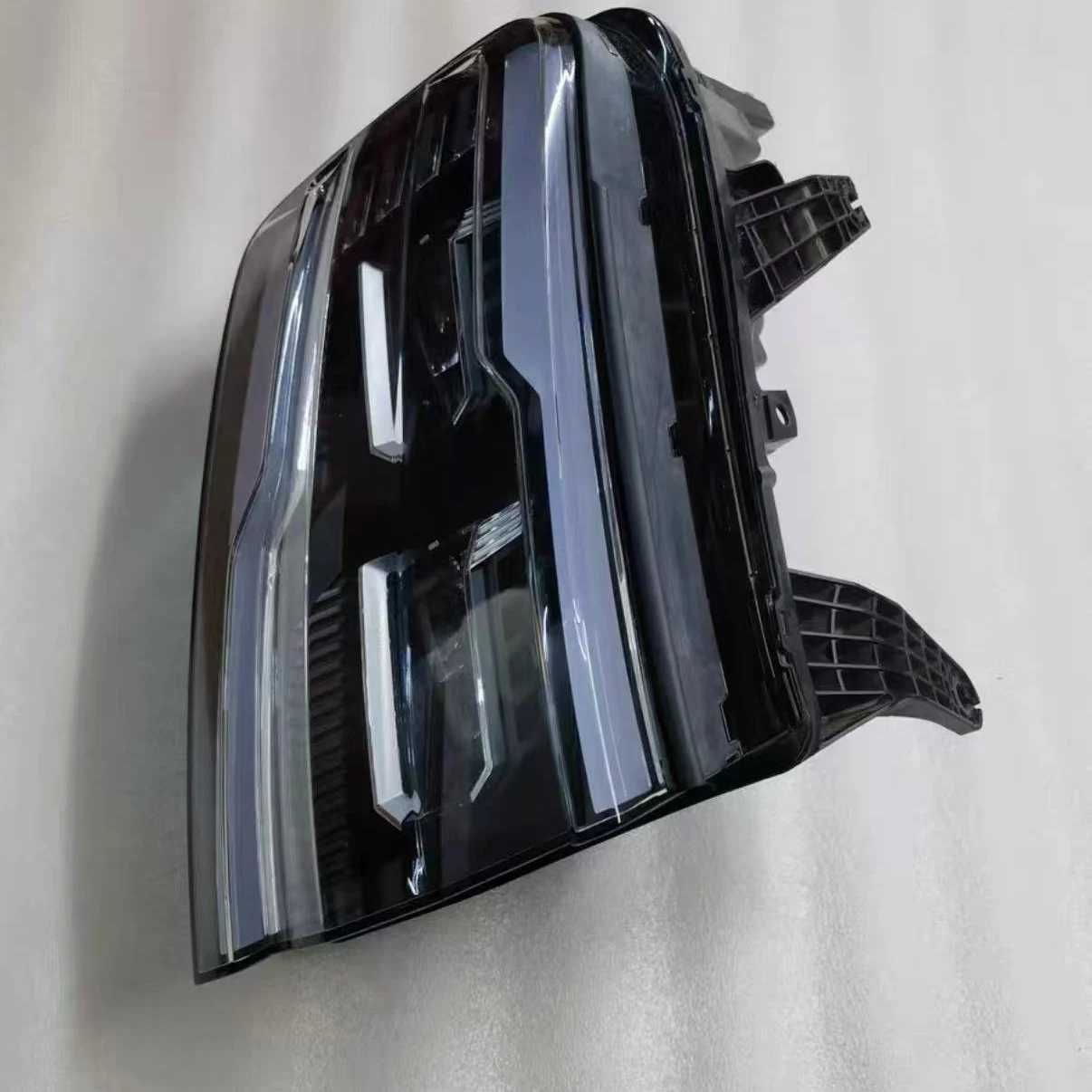 Wholesale Price Auto Spare Parts Right Headlight for BYD Formula Leopard 5 Oe 17990731-00