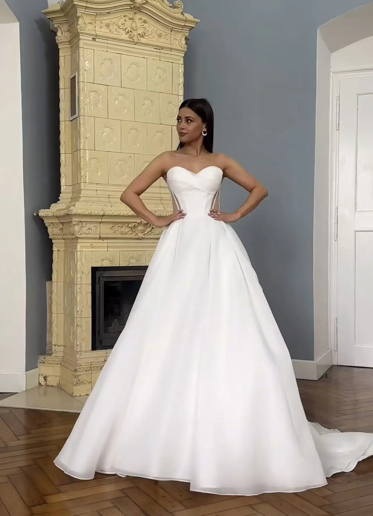 Customized New Arrival Strapless A-Line Wedding Dress Ruched Satin Gowns Floor Length Bridal Dress Lace up Vestidos De Noiva