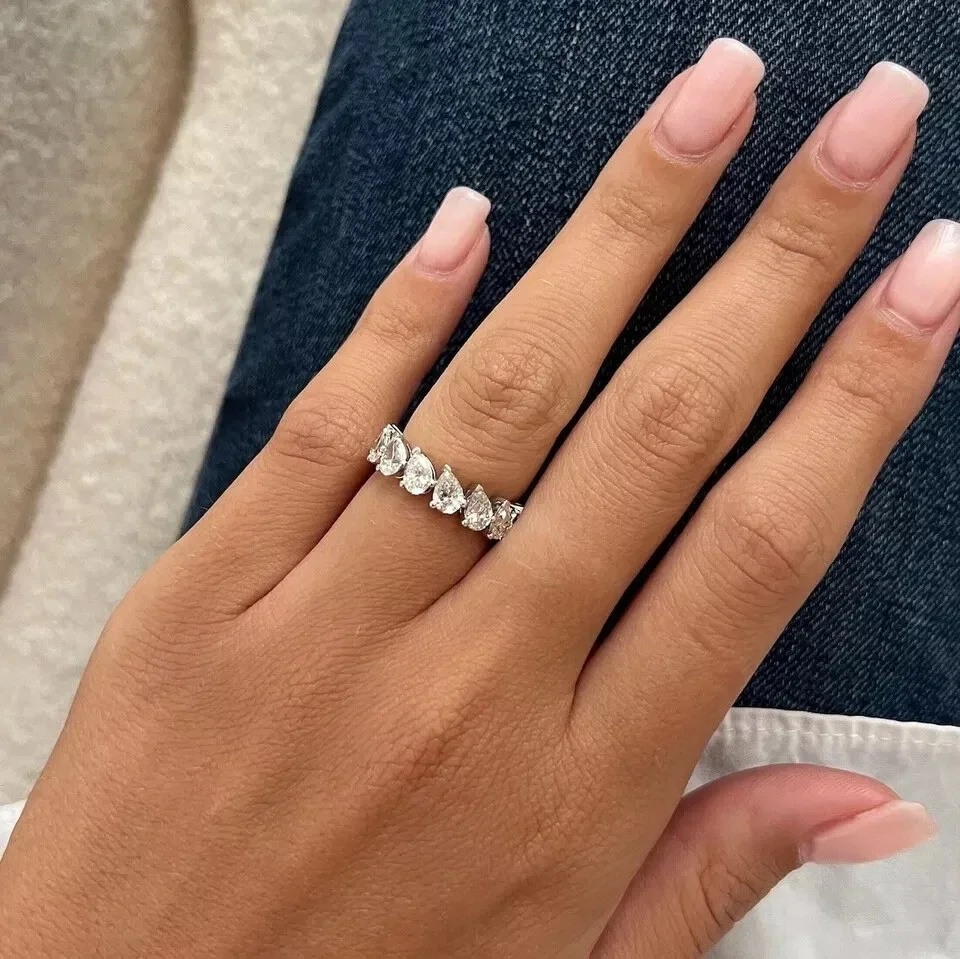 Luxuriöser 0,1 Karat pro Stück birnenförmiger, im Labor gezüchteter Diamantring DEF VS-VVS aus massivem Platin 950, Eternity-Ehering für Damen – Detail 7