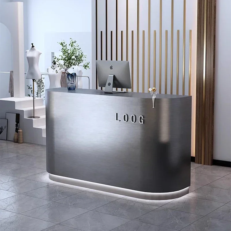 โต๊ะบาร์สไตล์มินิมอลสีดำ ดีไซน์หรูหราสำหรับพื้นที่ต้อนรับ โต๊ะบาร์ทรงสูงสำหรับรับประทานอาหาร ห้องนั่งเล่นสไตล์โมเดิร์นย้อนยุค