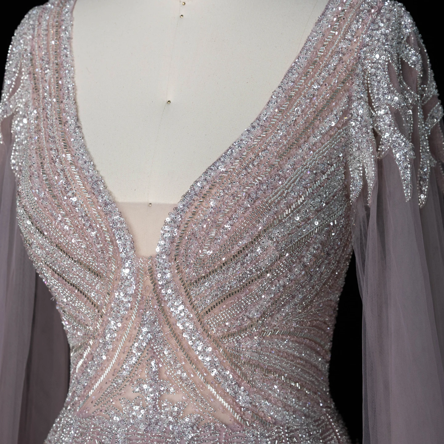 Sharon Said Luxuriöses grünes Abendkleid mit V-Ausschnitt, langen Tüll-Cape-Ärmeln, aufwendig mit Perlen verziert, für formelle Anlässe und Partys, SS073, nach Maß – Detail 16