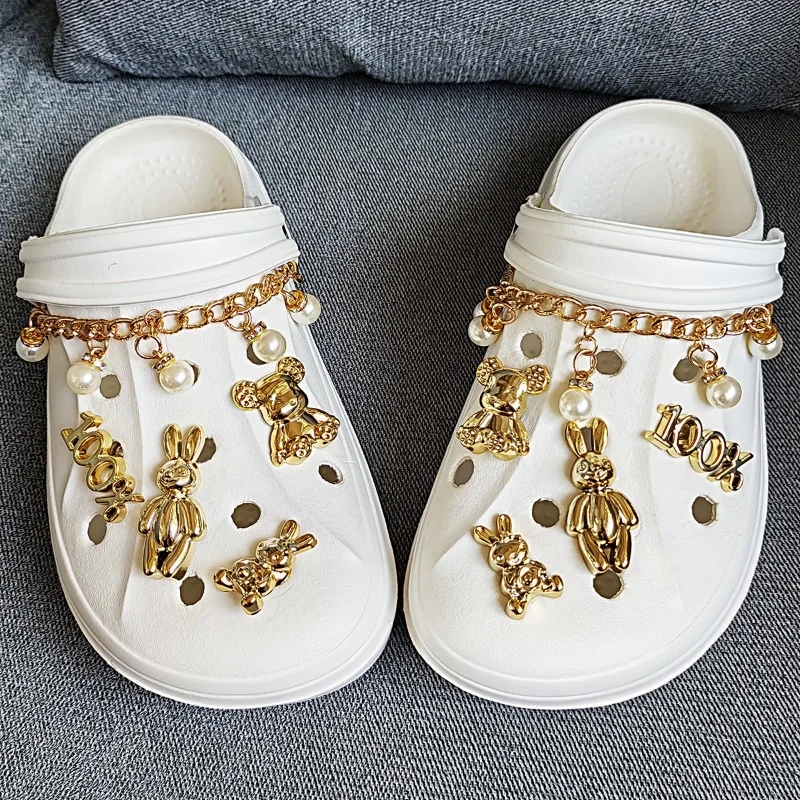 

Luxury Quality Sandals Charms Designer Whole Set Golden Shoes Charms for Crocs Fashion Chain Clogs Shoe Accessories New Arrivals