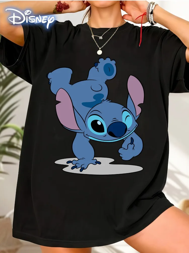 เสื้อยืดแขนสั้นคอกลมพิมพ์ลายดิสนีย์มิกกี้แฟมิลี่สำหรับผู้หญิง เสื้อท่อนบนลายมีสไตล์ที่จำเป็นสำหรับการเดินทางและงานปาร์ตี้