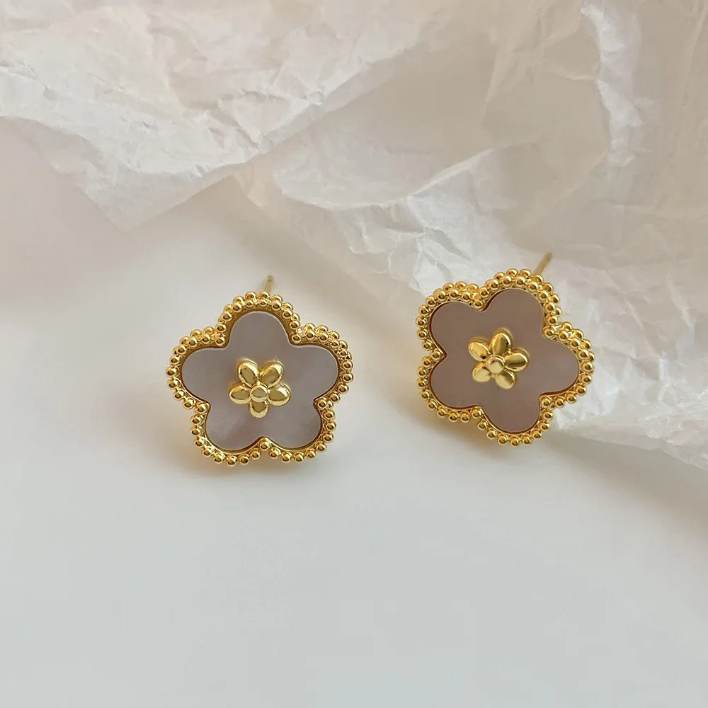 

Elegant and Delicate 18K Gold Plated Stud Earrings with Natural Carved Mother of Pearl, Exquisite Accessories for Women