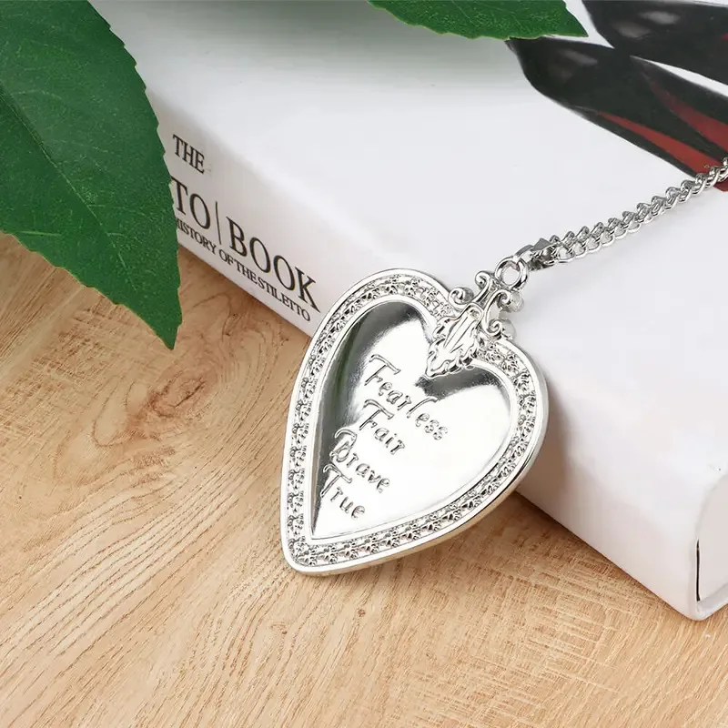 qa156Snow Rachel Heart Necklace Alloy Movie Zegle White Cosplay Jewelry Fearless Fair Brave True Women Gifts Props Replica Taker