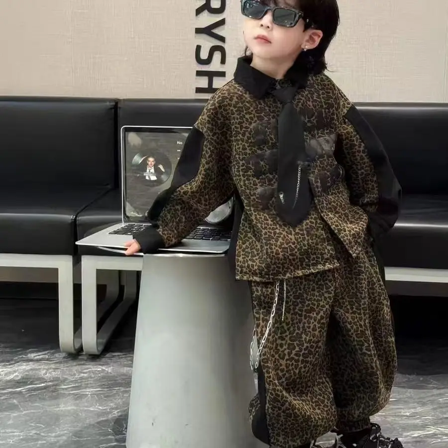 

Boys' New Leopard Print Suit 2025 Spring and Autumn Casual Trend Splicing Leopard Print Cardigan Trousers Two-piece Set