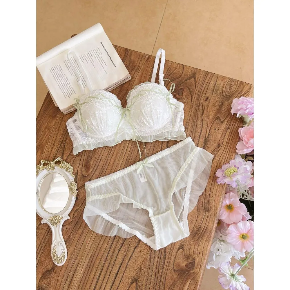 セクシーな Japanese Sweet Style Lolita Lace Underwear Set Kawaii Wireless Padded Bra Small Bust Support Girls Lingerie 32-38 Delicate