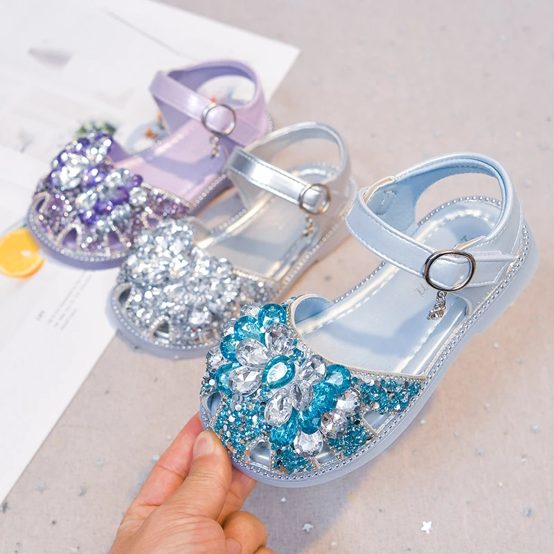 *Summer New Style Round Toe Comfortable Rhinestone Princess Casual Sandals Fashion Hot Selling Elegant Flat Bottom Girls Sandals