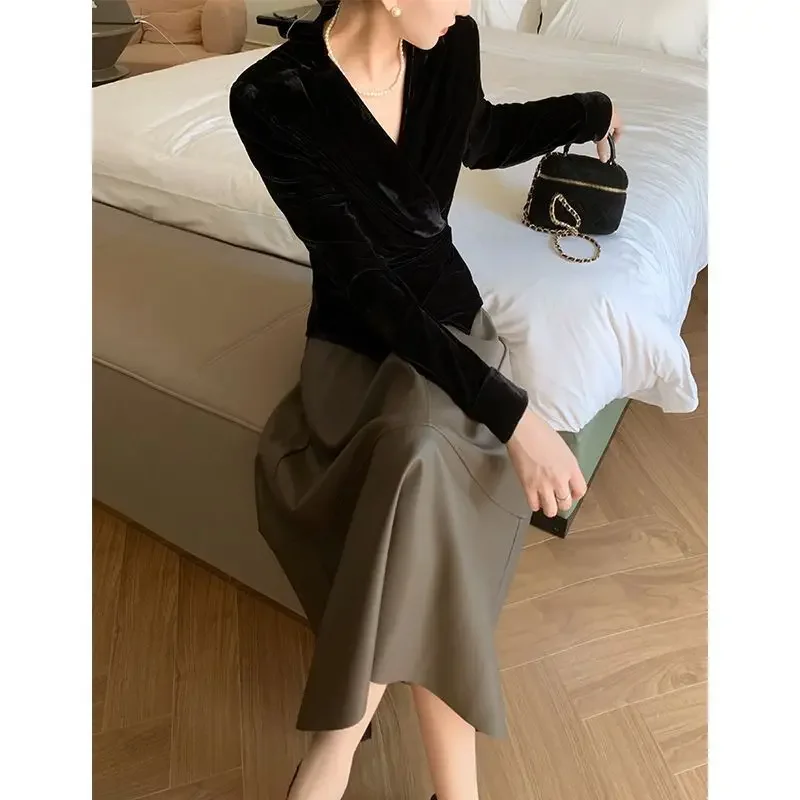 

New Autumn Winter French Vintage Bow Tie Elegant Shirt Black V-Neck Long Sleeve Velvet Short Top Women's