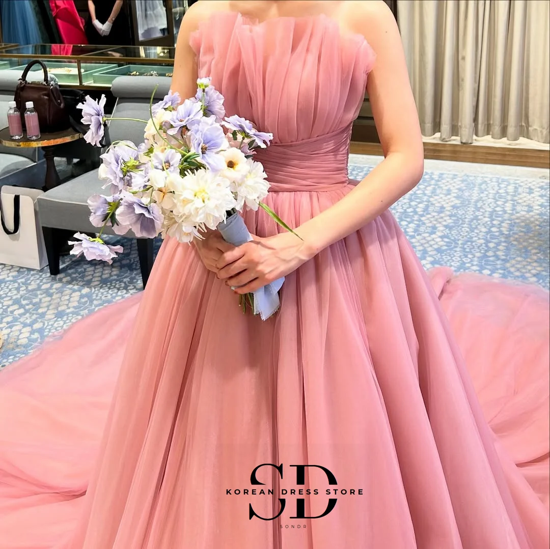 Lange sleep Luxe trouwjurken met lange sleep Zachte tule Strapless Luxe bruiloftsjurken Aangepaste jurk Speciale gelegenheid