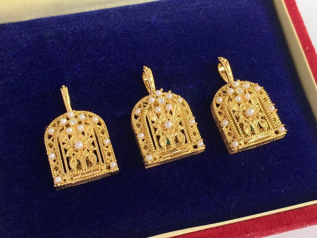 ciondolo-vintage-in-argento-925-con-turchese-naturale-e-mini-perle-a-forma-di-gabbietta-apribile-con-uccellino-e-motivo-floreale-gioiello-raffinato