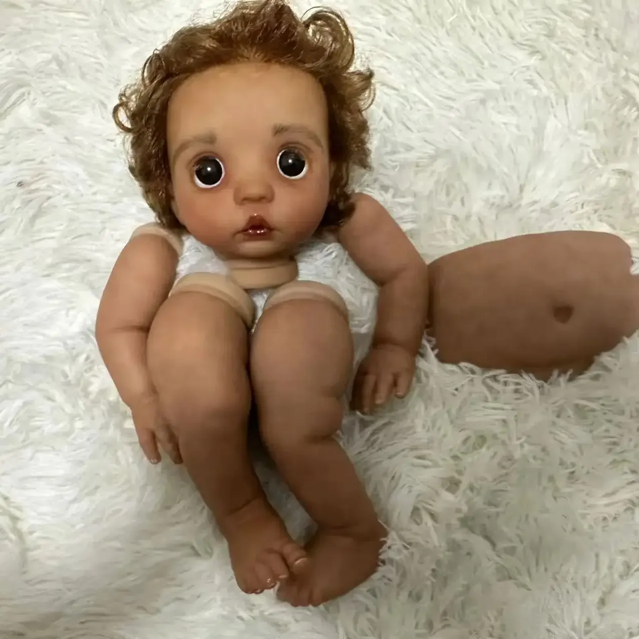 

San Store Customized Limited Supply 16 дюймов Reborn Baby Peeka с укорененными волосами Темная кожа с тарелкой на животе с тканевым корпусом