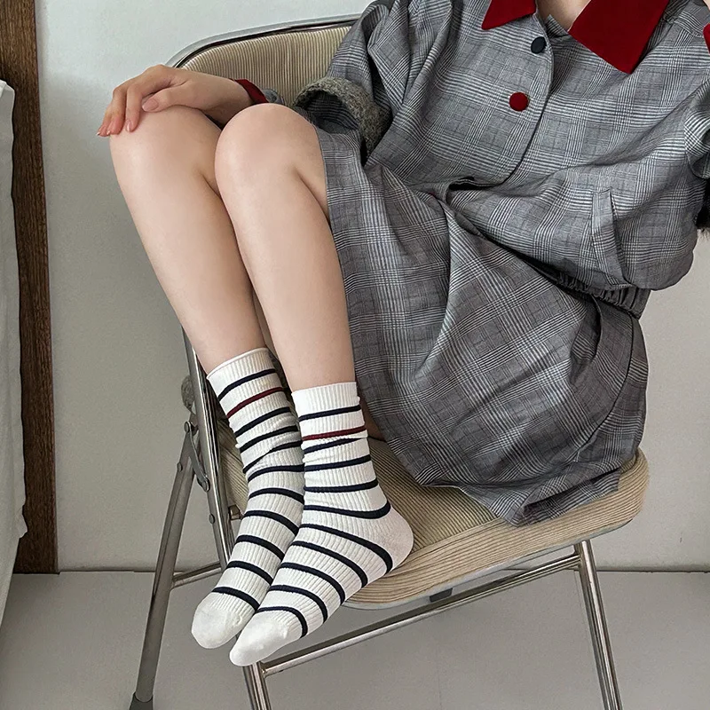 Nowe jesienno-zimowe skarpetki damskie do połowy łydki, bawełniane, w paski, z koronką i w kropki, wysoka jakość, 2025