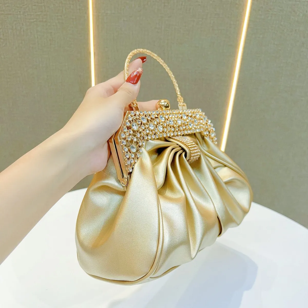 High-End Diamond Bow Clutch Women’s Gold Shell Shoulder Bag Luxury Brand Dumpling Purse Elegant Party Crossbody Chain Handbag