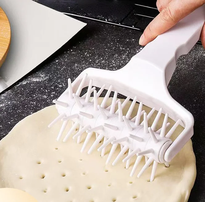 البيتزا الأسطوانة دبوس البيتزا الكوكيز أدوات الخبز البلاستيك أداة فرد العجين المعجنات فطيرة إبرة عجلات القاطع ماكينة خياطة ثقب الخبز لكمة #1