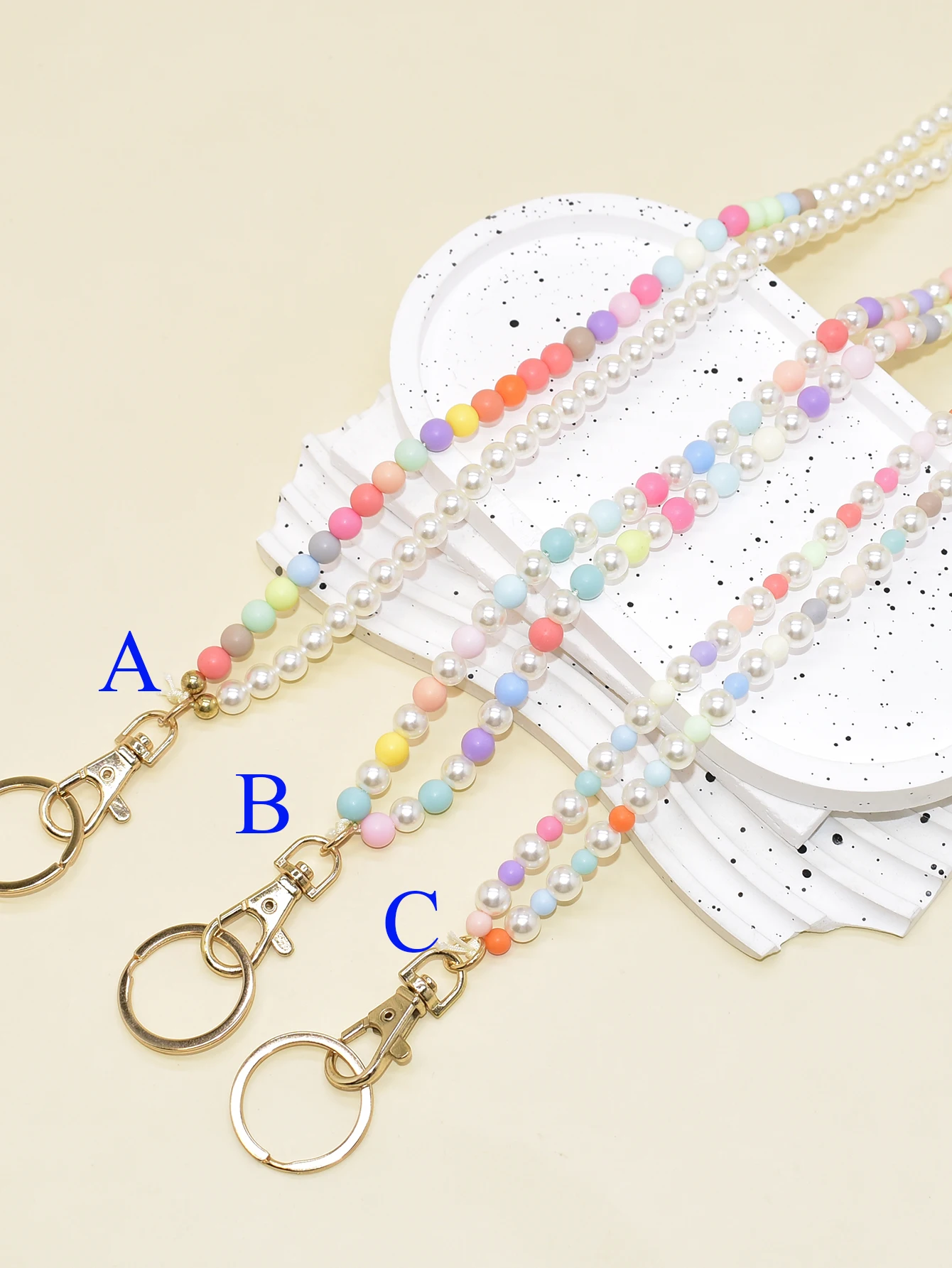 L​ovely Design Acrylic Mixed Colorful Beads With Pearls Lanyar Keychains For Women Daily Life Woker Gifts