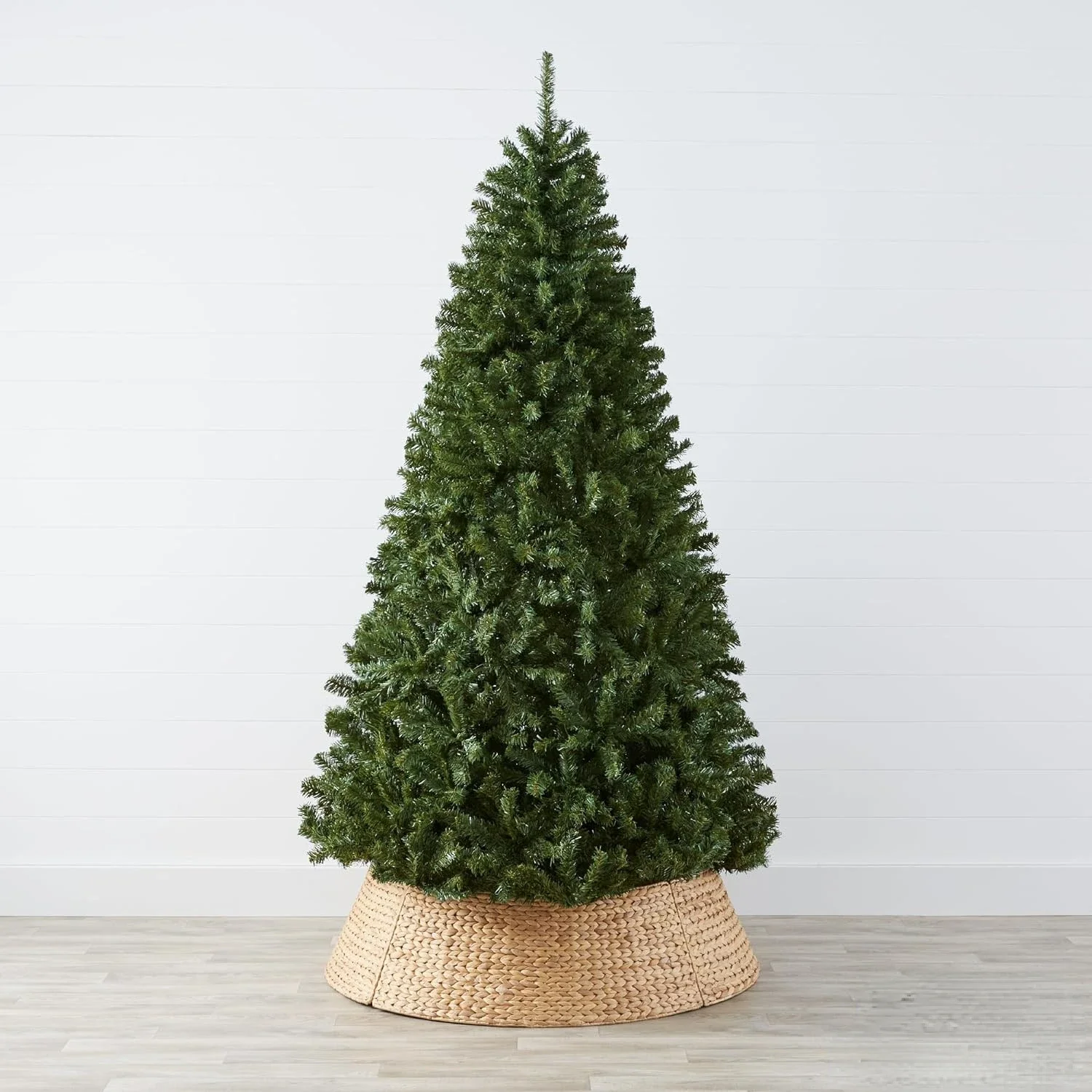 

1.8M/1.5M Christmas Tree Premium Xmas Tree with Metal Stand Lightweight and Easy to Assemble Fir Full Bodied Christmas Tree